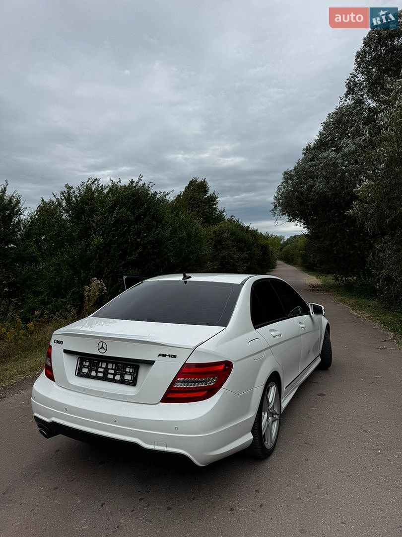 Mercedes-Benz C-Class 2012 VIN WDDGF4HB3DF972730 фото оголошення 7 з 47