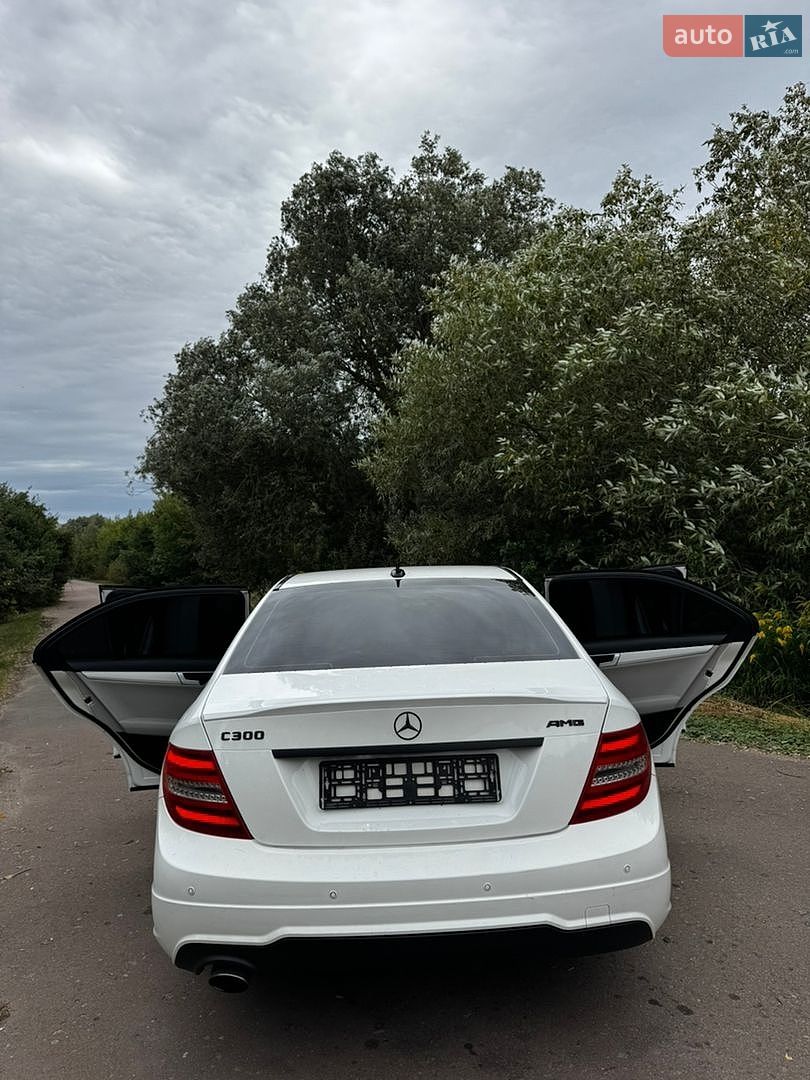 Mercedes-Benz C-Class 2012 VIN WDDGF4HB3DF972730 фото оголошення 13 з 47