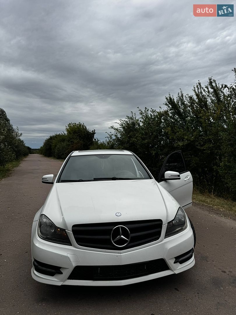 Mercedes-Benz C-Class 2012 VIN WDDGF4HB3DF972730 фото оголошення 15 з 47