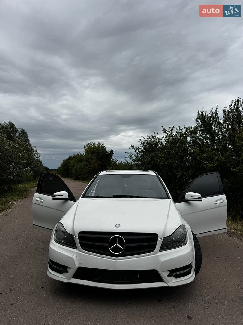 Mercedes-Benz C-Class 2012 VIN WDDGF4HB3DF972730 фото оголошення 18 з 47