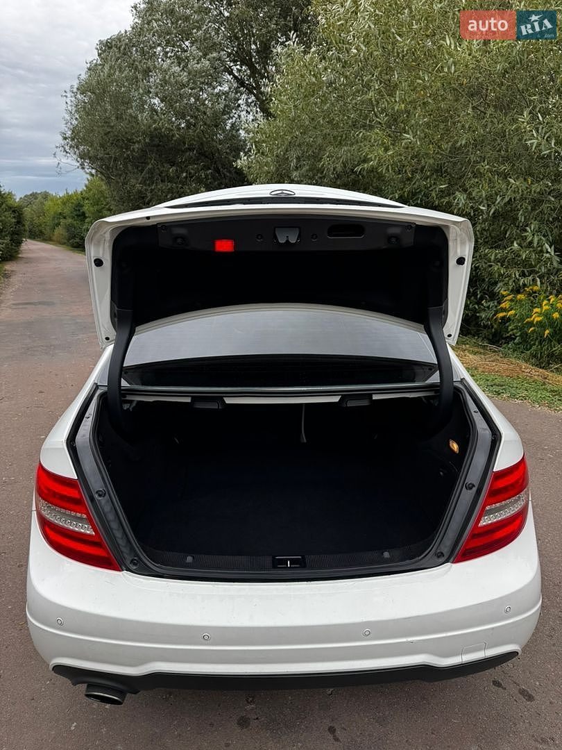 Mercedes-Benz C-Class 2012 VIN WDDGF4HB3DF972730 фото оголошення 14 з 47