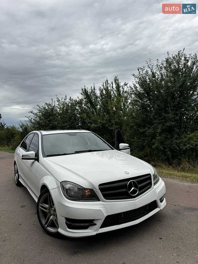 Mercedes-Benz C-Class 2012 VIN WDDGF4HB3DF972730 фото оголошення 16 з 47