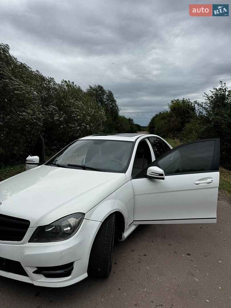 Mercedes-Benz C-Class 2012 VIN WDDGF4HB3DF972730 фото оголошення 20 з 47