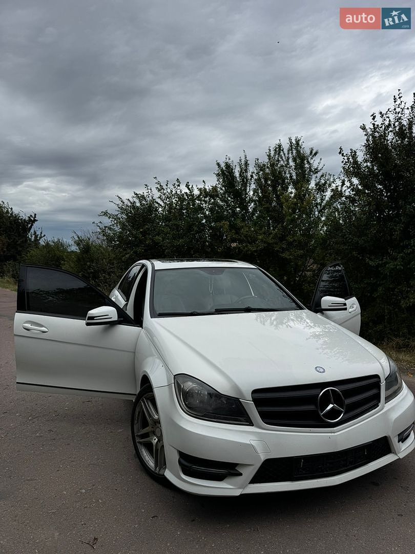 Mercedes-Benz C-Class 2012 VIN WDDGF4HB3DF972730 фото оголошення 19 з 47