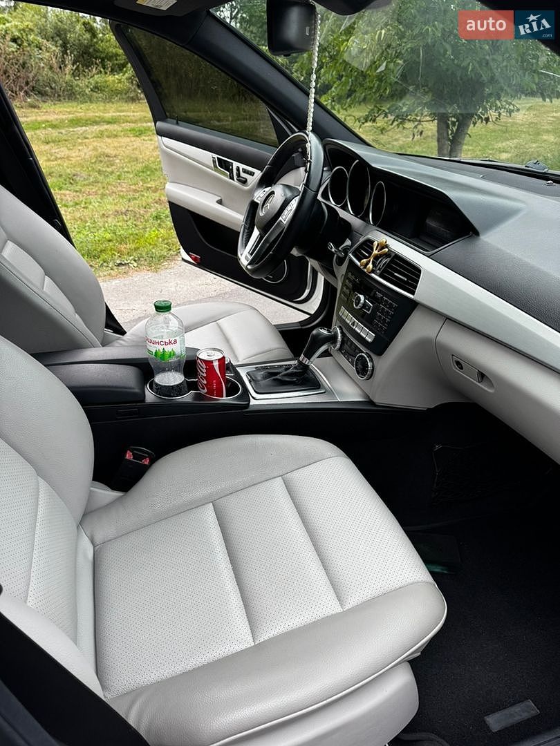 Mercedes-Benz C-Class 2012 VIN WDDGF4HB3DF972730 фото оголошення 35 з 47