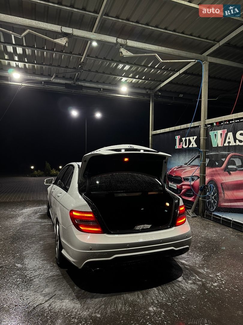 Mercedes-Benz C-Class 2012 VIN WDDGF4HB3DF972730 фото оголошення 40 з 47