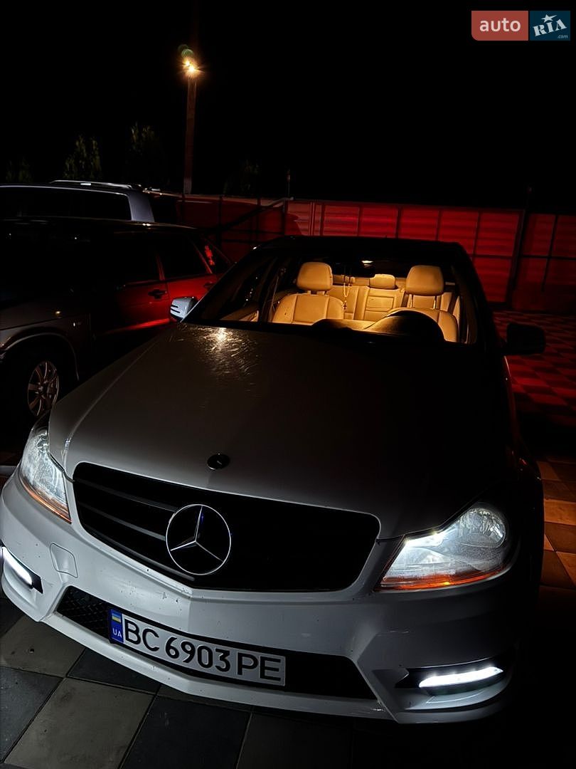 Mercedes-Benz C-Class 2012 VIN WDDGF4HB3DF972730 фото оголошення 44 з 47