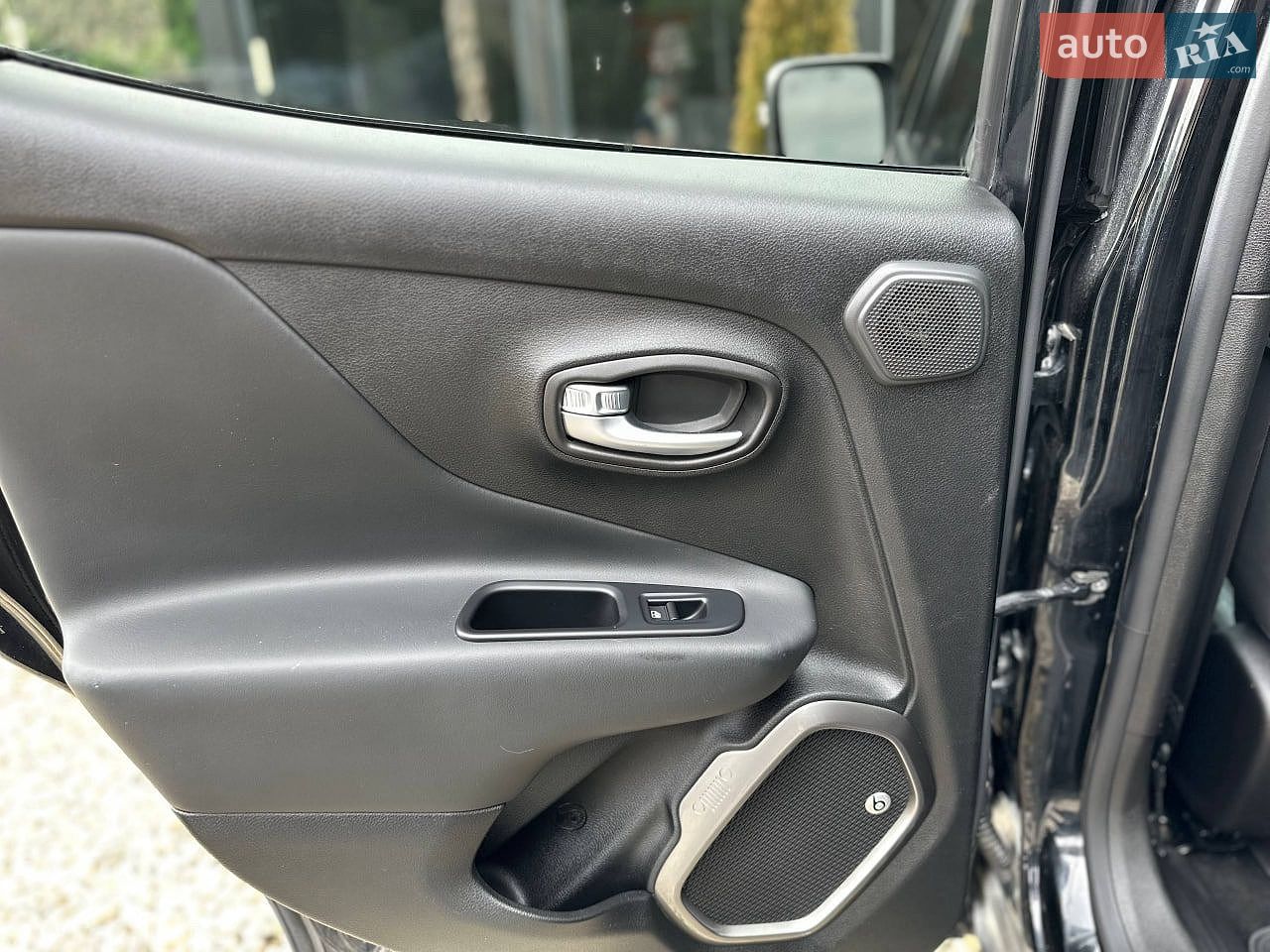 Jeep Renegade 2019 VIN ZACNJAB18KPK16834 фото оголошення 19 з 24