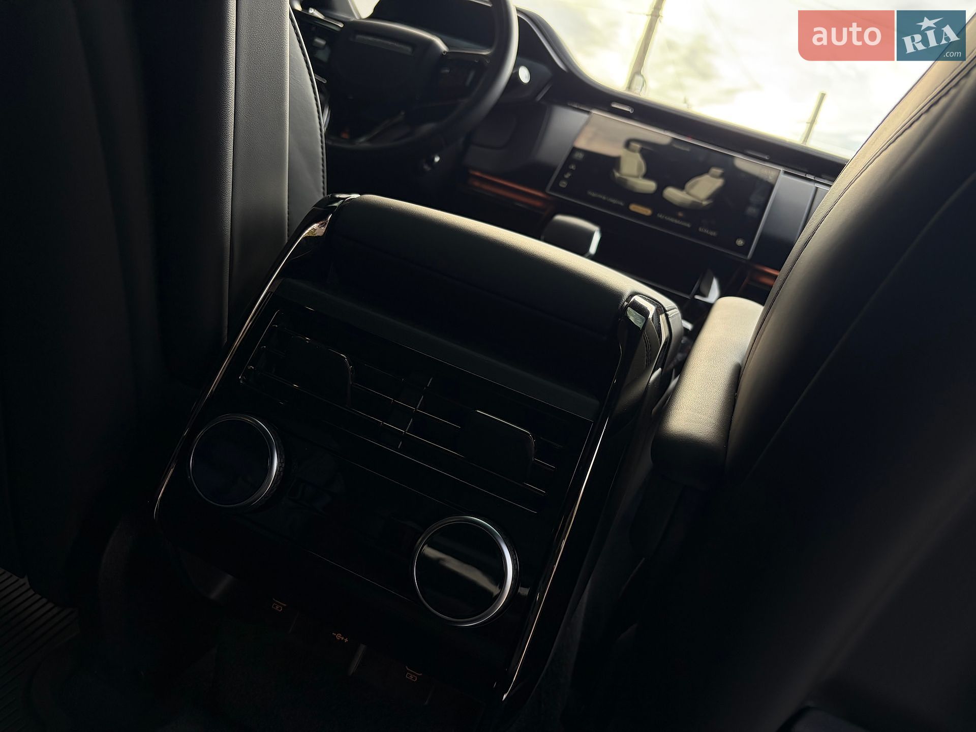 Land Rover Range Rover Sport 2025 VIN SAL1A2BW9SA486909 фото оголошення 3 з 130