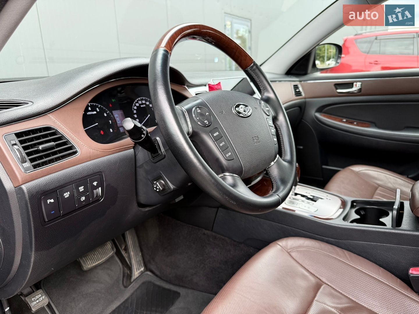 Hyundai Genesis 2008 VIN KMHGC41EP9U038685 фото оголошення 6 з 28