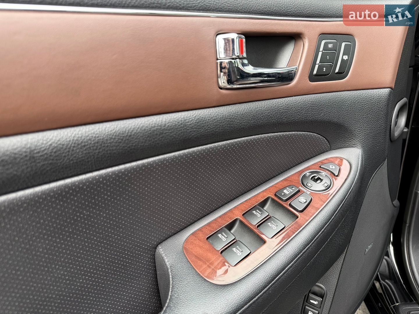 Hyundai Genesis 2008 VIN KMHGC41EP9U038685 фото оголошення 7 з 28