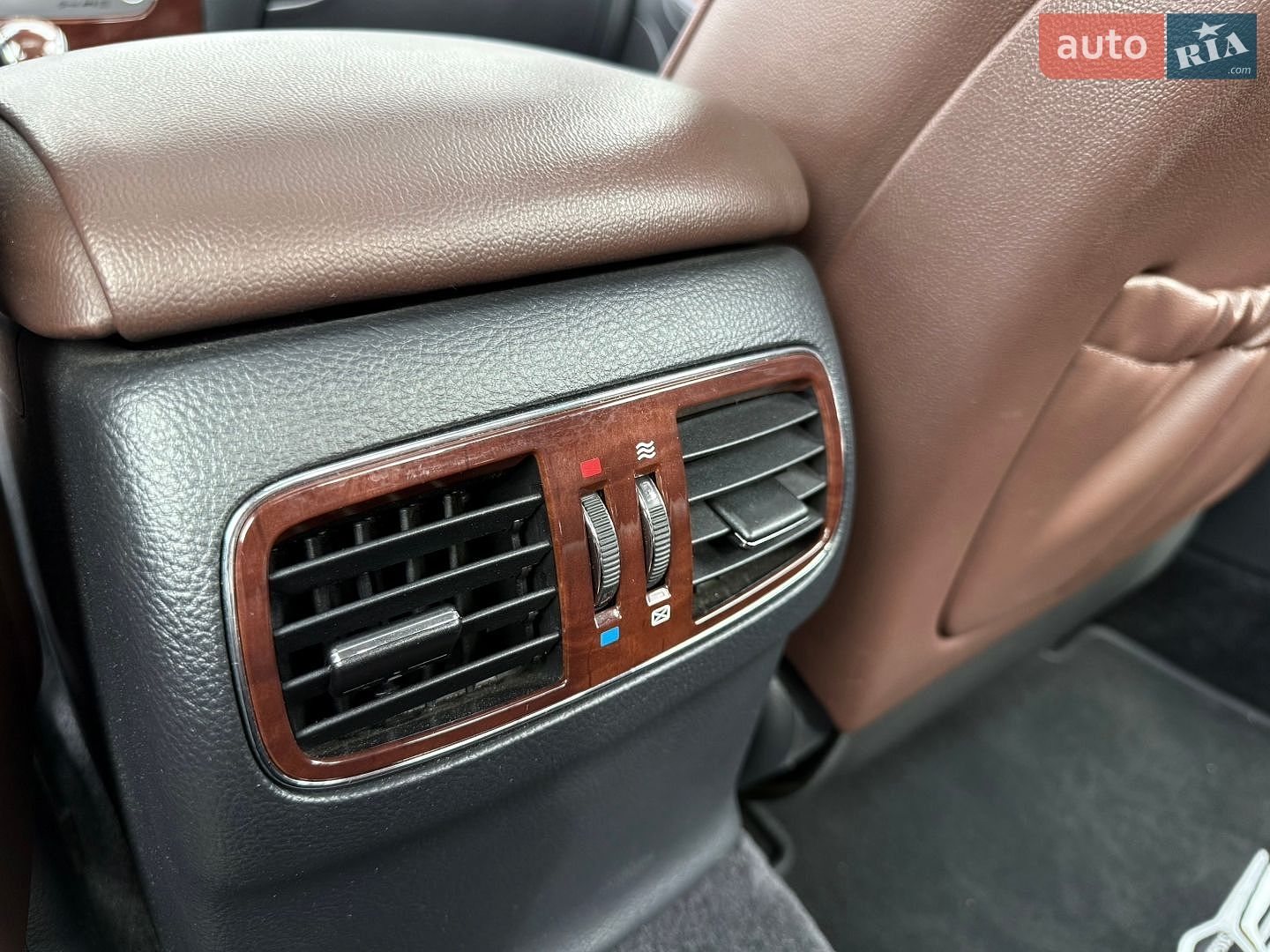 Hyundai Genesis 2008 VIN KMHGC41EP9U038685 фото оголошення 19 з 28