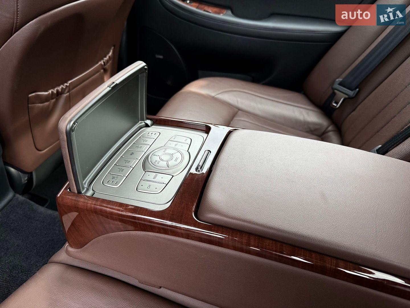 Hyundai Genesis 2008 VIN KMHGC41EP9U038685 фото оголошення 20 з 28