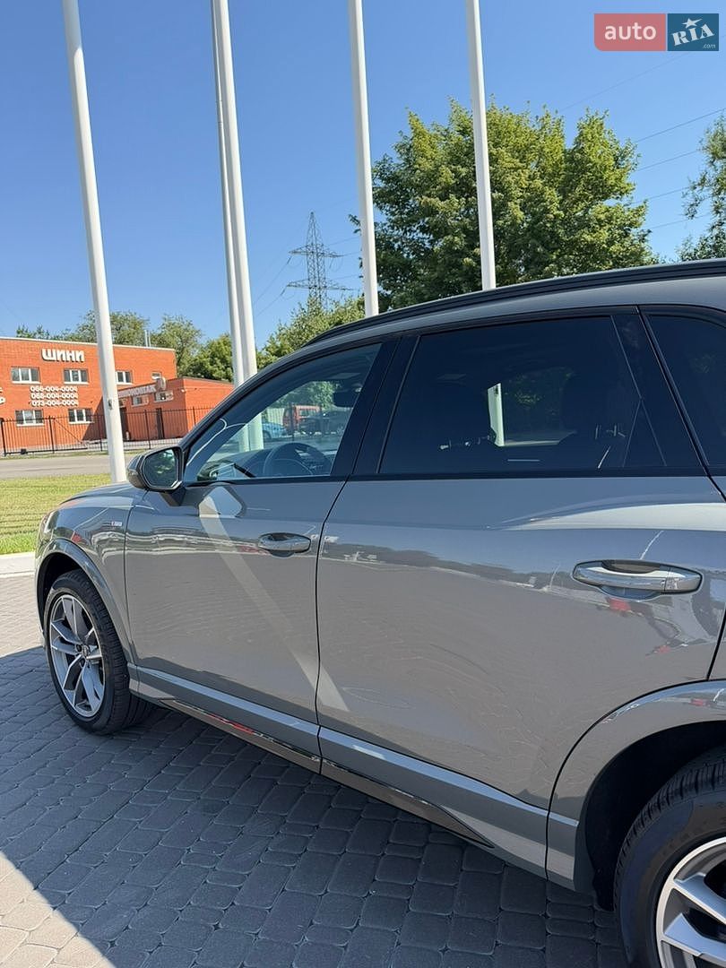 Audi Q3 2025 VIN WA1DECF34S1093294 фото оголошення 4 з 14