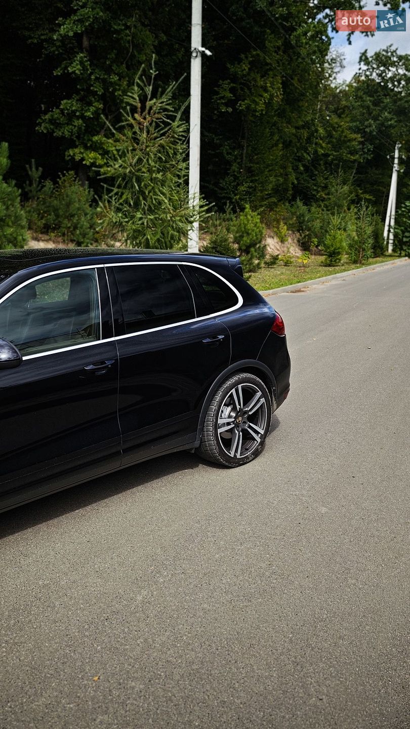 Porsche Cayenne 2012 VIN WP1ZZZ92ZCLA49563 фото оголошення 2 з 15