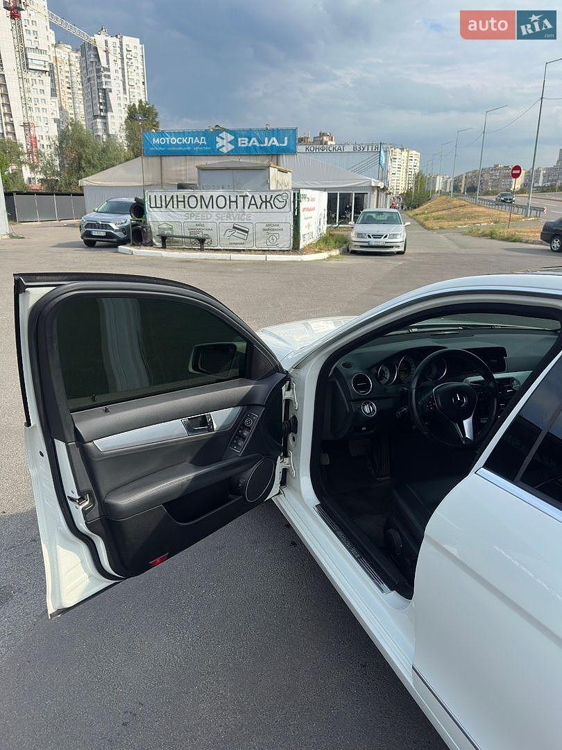 Mercedes-Benz C-Class 2011 VIN WDD2040481A556934 фото оголошення 11 з 19