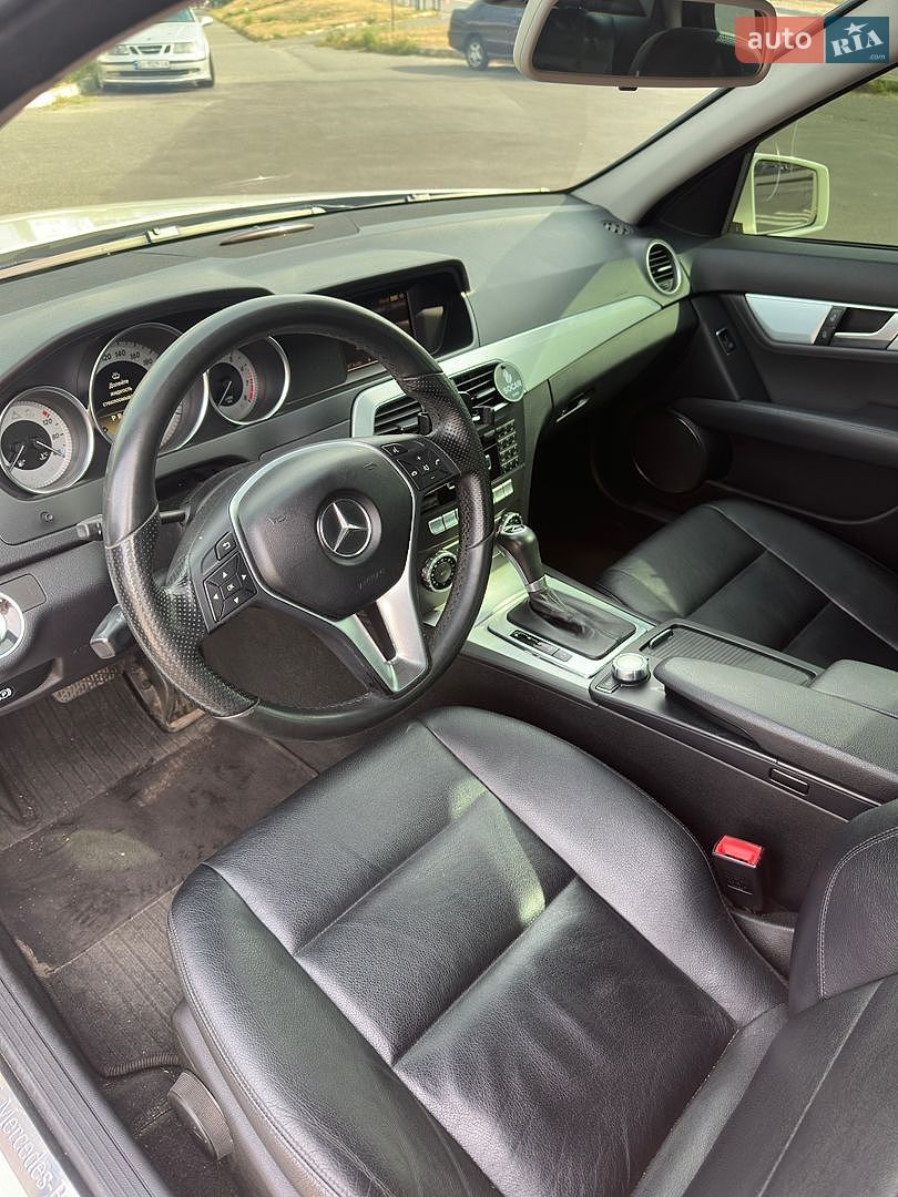 Mercedes-Benz C-Class 2011 VIN WDD2040481A556934 фото оголошення 12 з 19