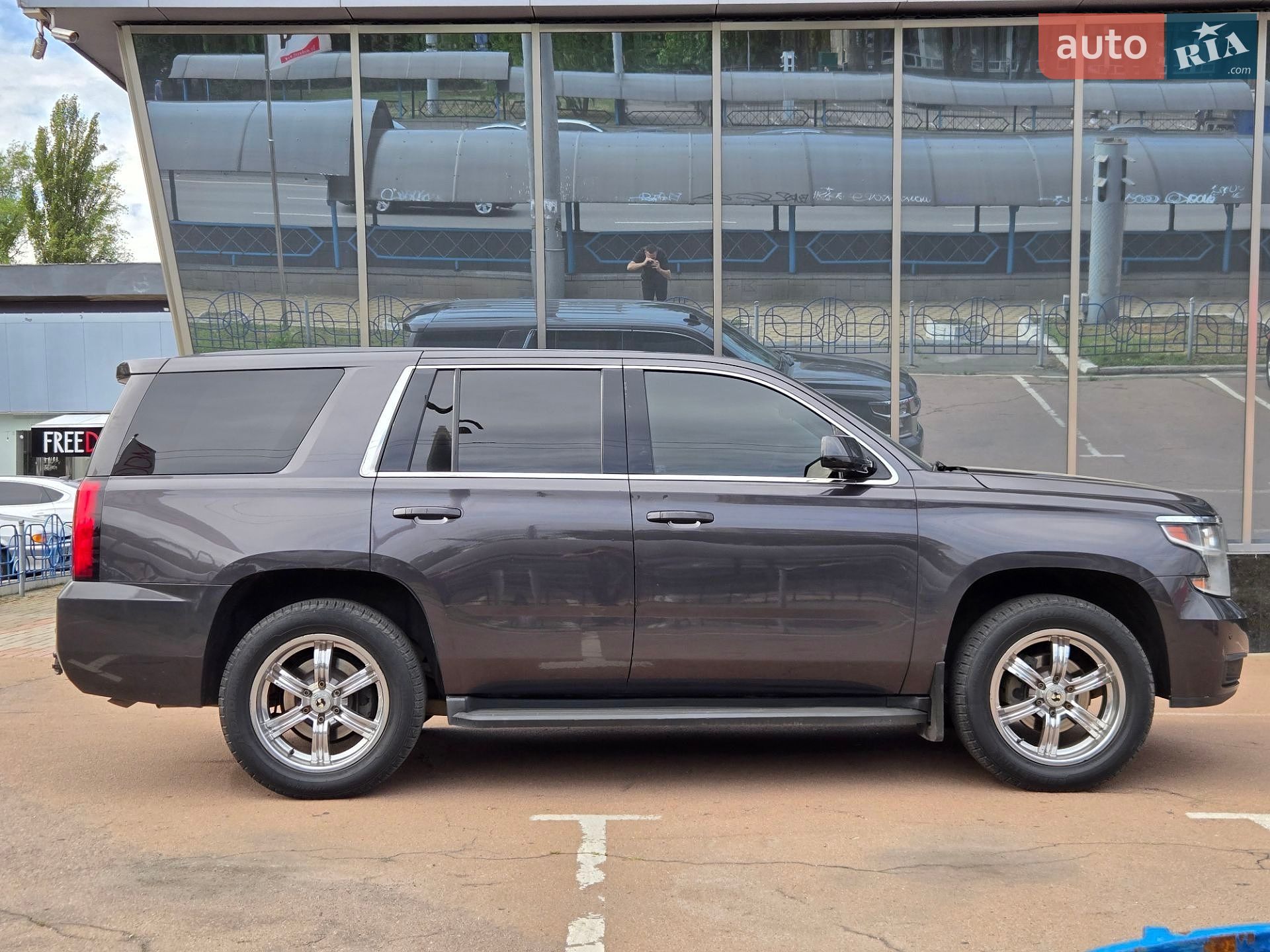 Chevrolet Tahoe 2016 VIN 1GNSKDEC8GR445855 фото оголошення 7 з 28