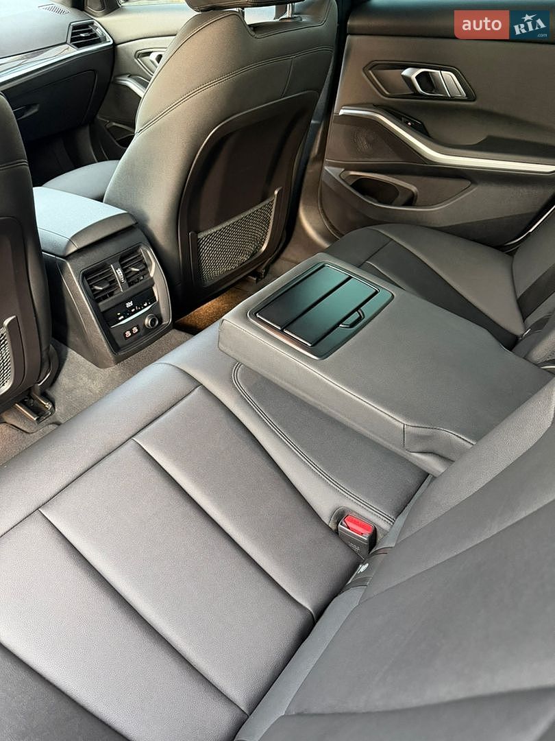 BMW 3 Series 2020 VIN 3MW5R1J08L8B36271 фото оголошення 23 з 27