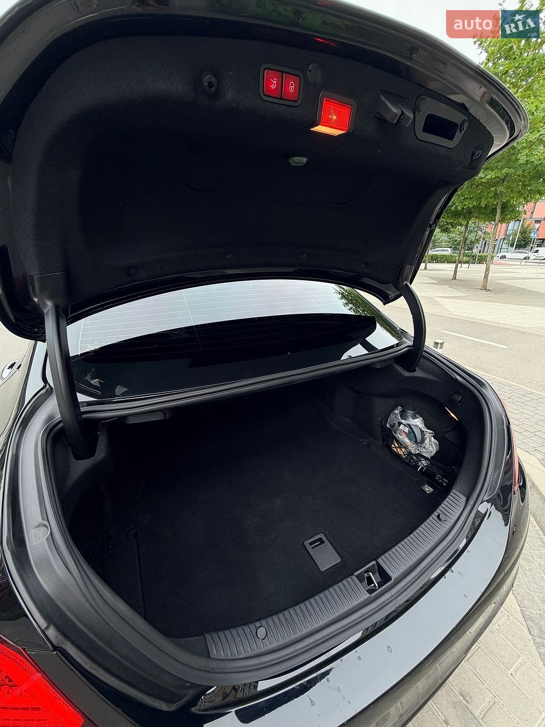 Mercedes-Benz C-Class 2019 VIN 55SWF8EB0KU305549 фото оголошення 16 з 21