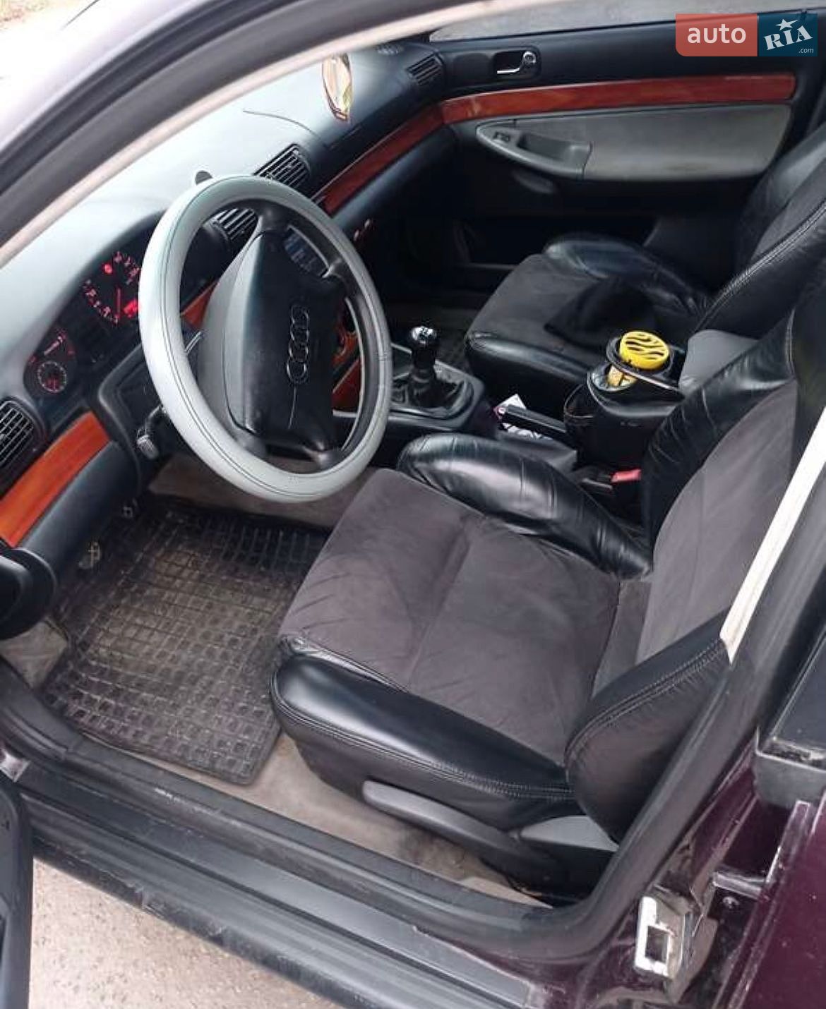 Audi A4 1996 VIN WAUZZZ8DZTA063067 фото оголошення 3 з 7