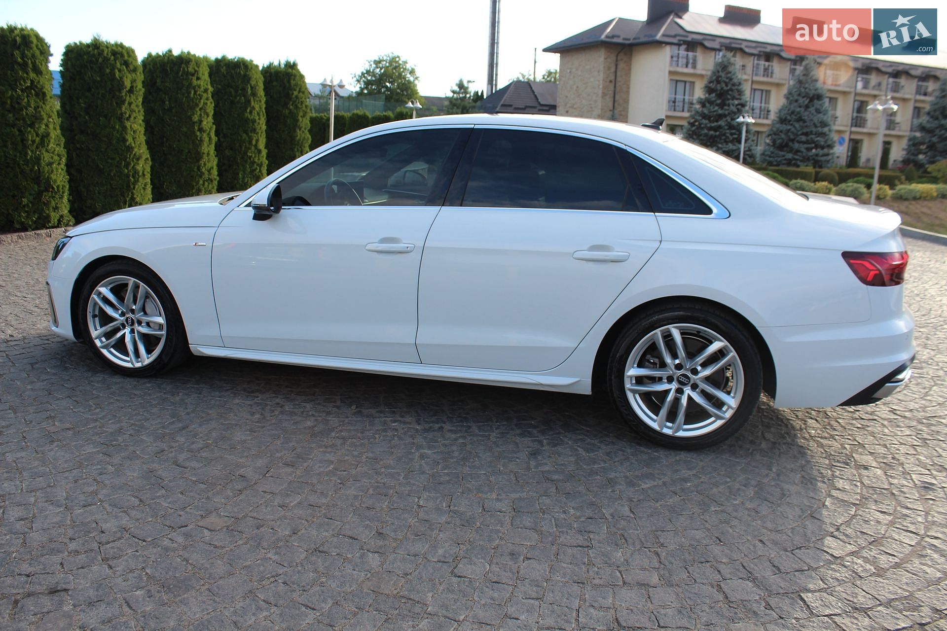 Audi A4 2021 VIN WAUEAAF49MN006212 фото оголошення 13 з 44