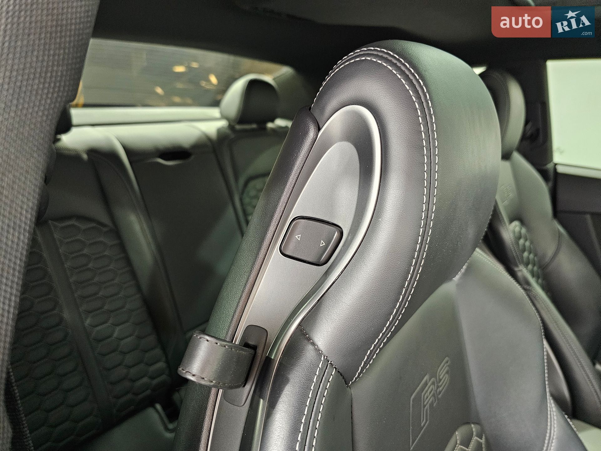 AUDI AUDI RS5 2019 VIN WUAPWAF51KA907541 фото оголошення 12 з 47