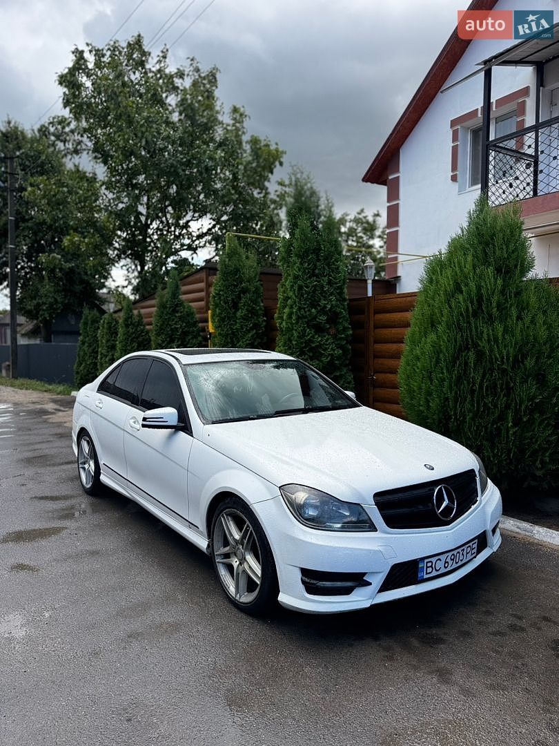 Mercedes-Benz C-Class 2012 VIN WDDGF4HB3DF972730 фото оголошення 23 з 47