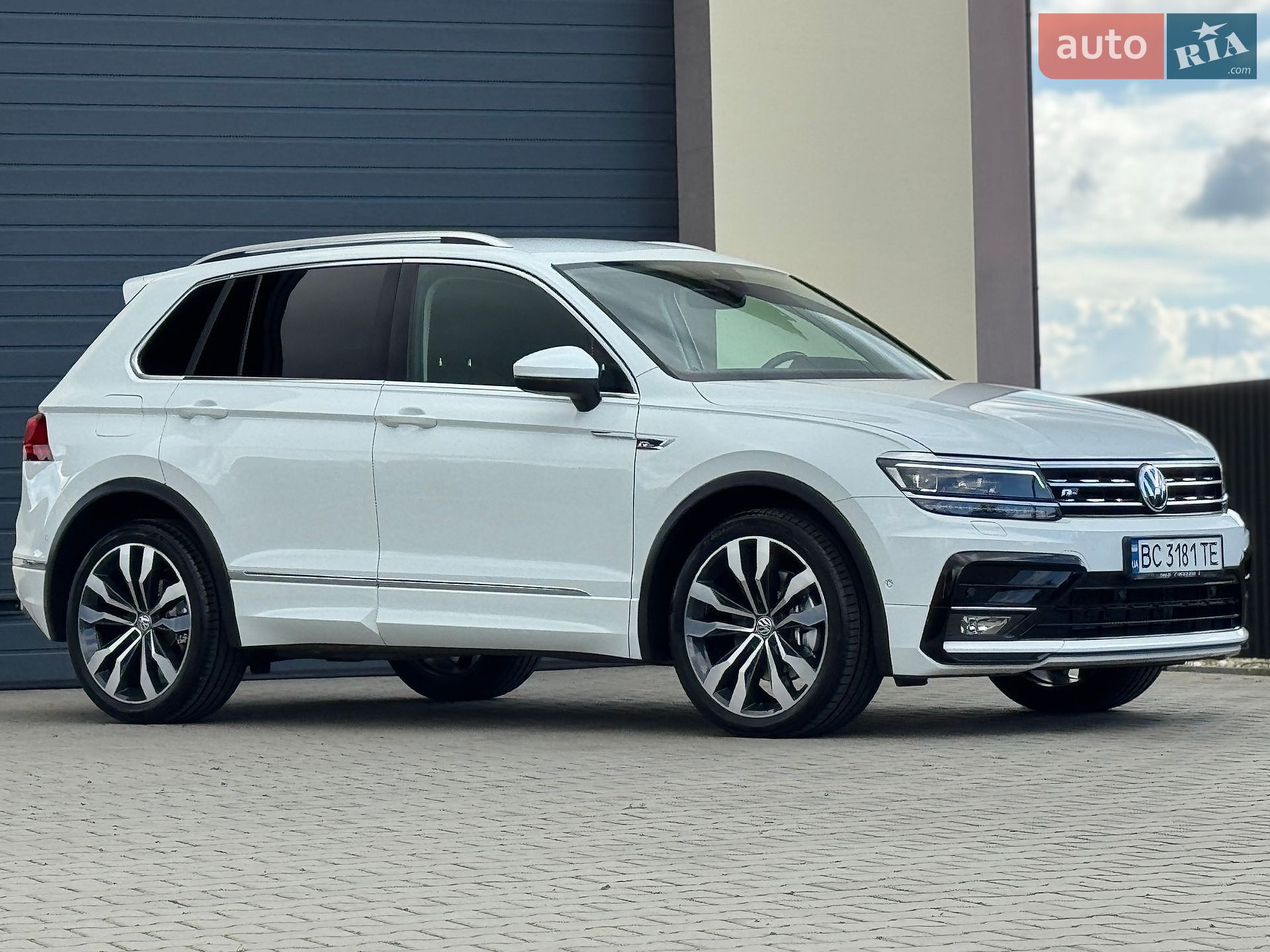Volkswagen Tiguan 2019 VIN WVGZZZ5NZLW814441 фото оголошення 11 з 98