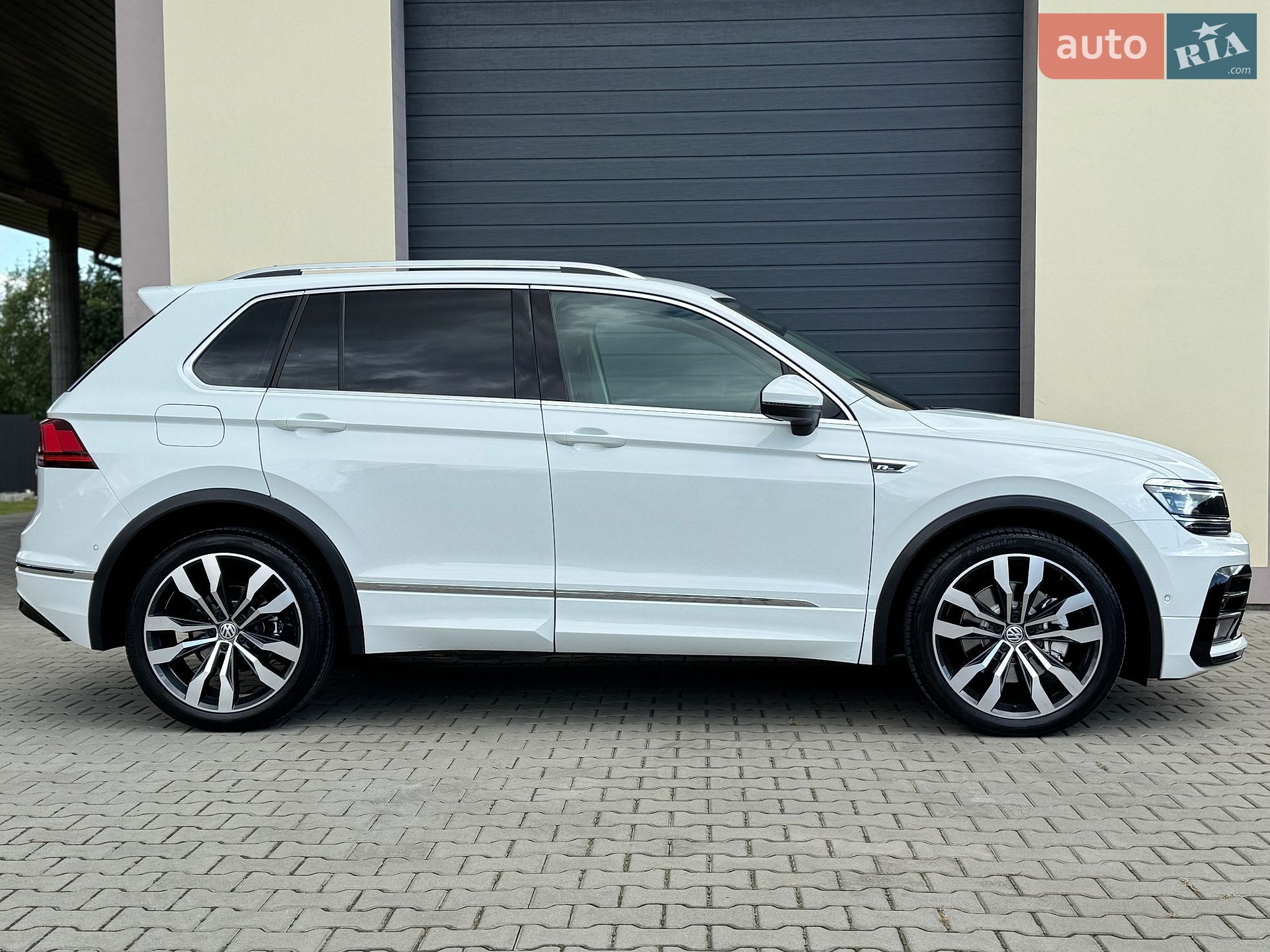 Volkswagen Tiguan 2019 VIN WVGZZZ5NZLW814441 фото оголошення 16 з 131