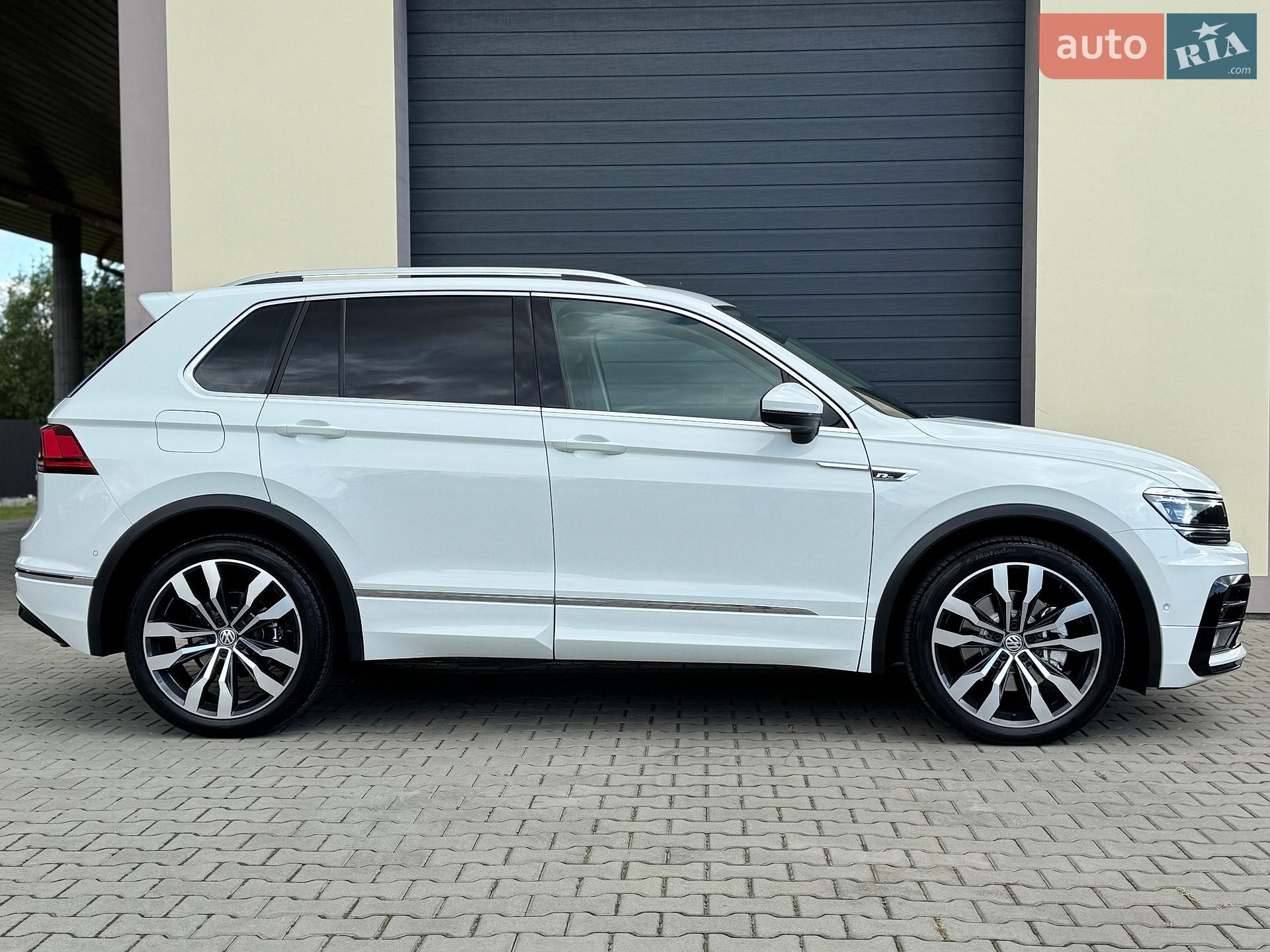 Volkswagen Tiguan 2019 VIN WVGZZZ5NZLW814441 фото оголошення 17 з 131