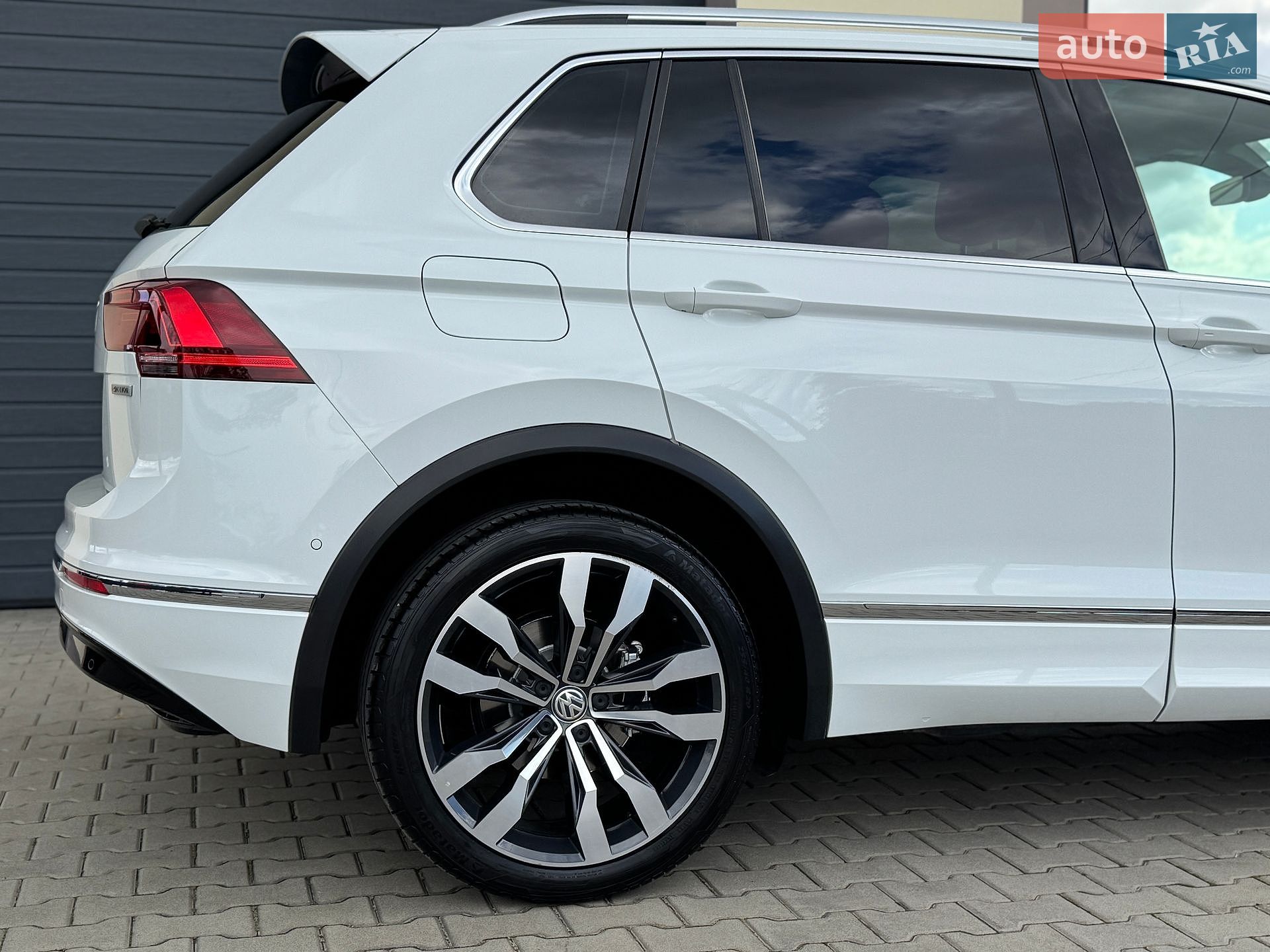 Volkswagen Tiguan 2019 VIN WVGZZZ5NZLW814441 фото оголошення 50 з 101
