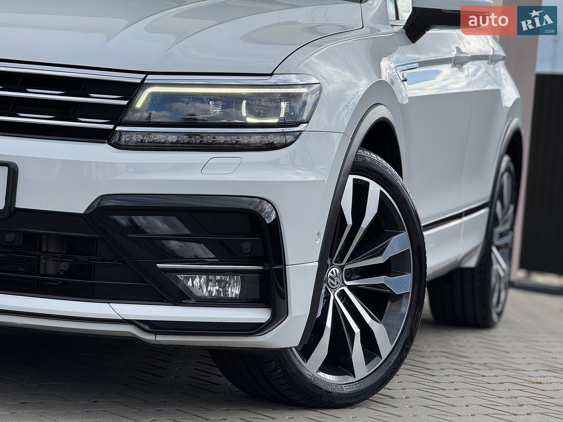 Volkswagen Tiguan 2019 VIN WVGZZZ5NZLW814441 фото оголошення 6 з 98