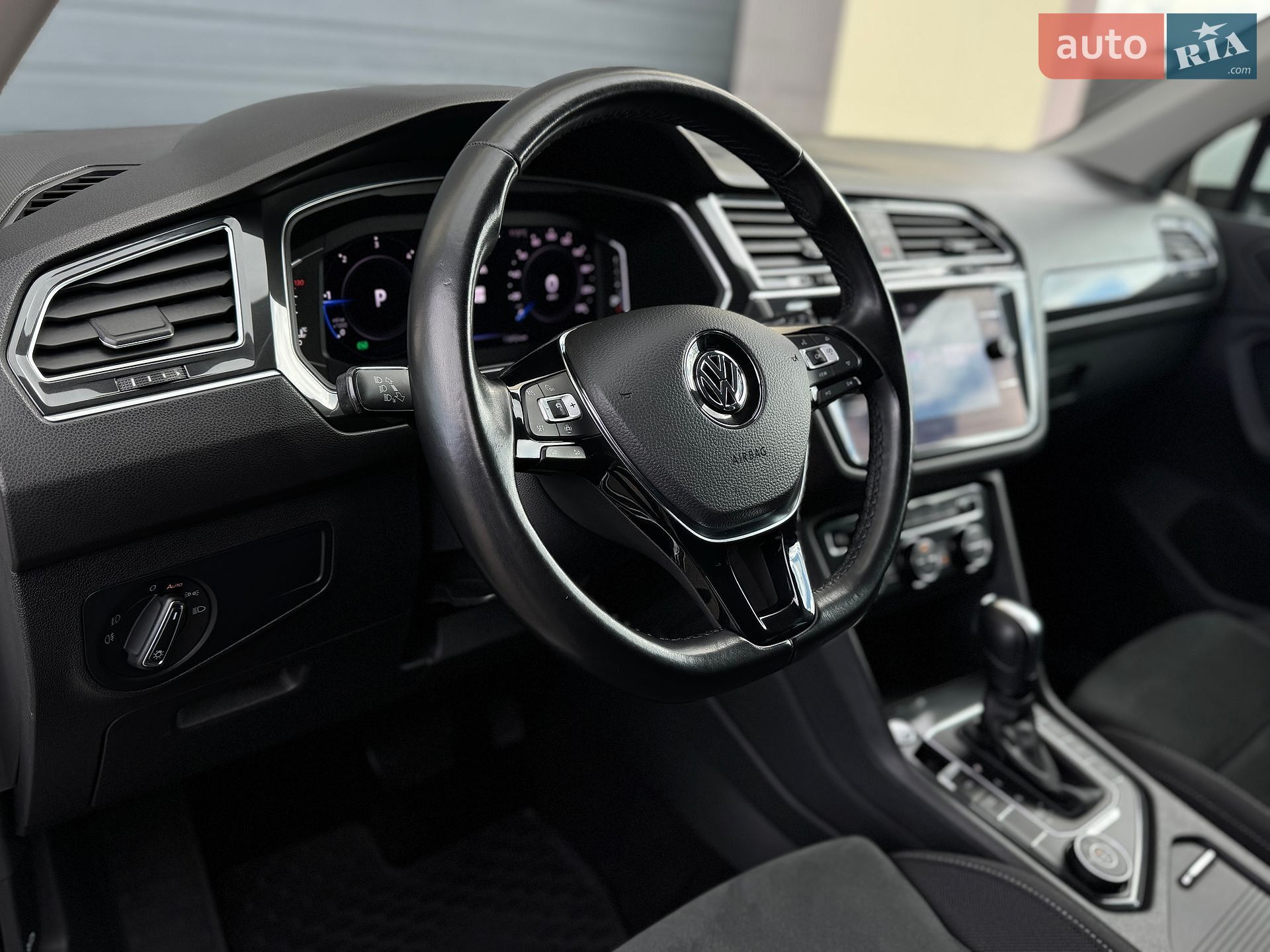 Volkswagen Tiguan 2019 VIN WVGZZZ5NZLW814441 фото оголошення 68 з 101