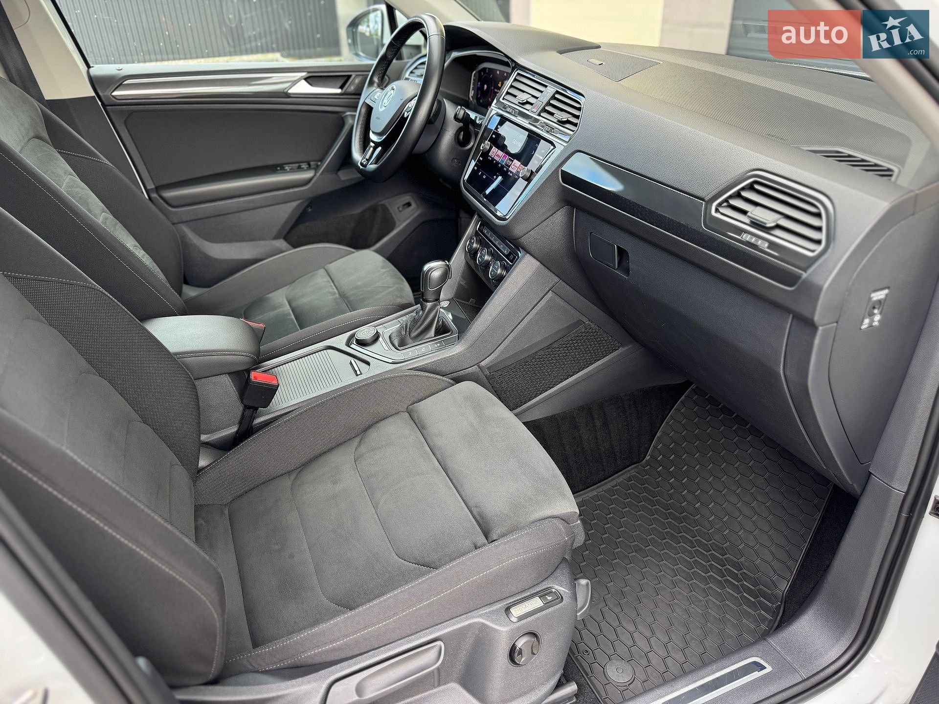 Volkswagen Tiguan 2019 VIN WVGZZZ5NZLW814441 фото оголошення 80 з 101