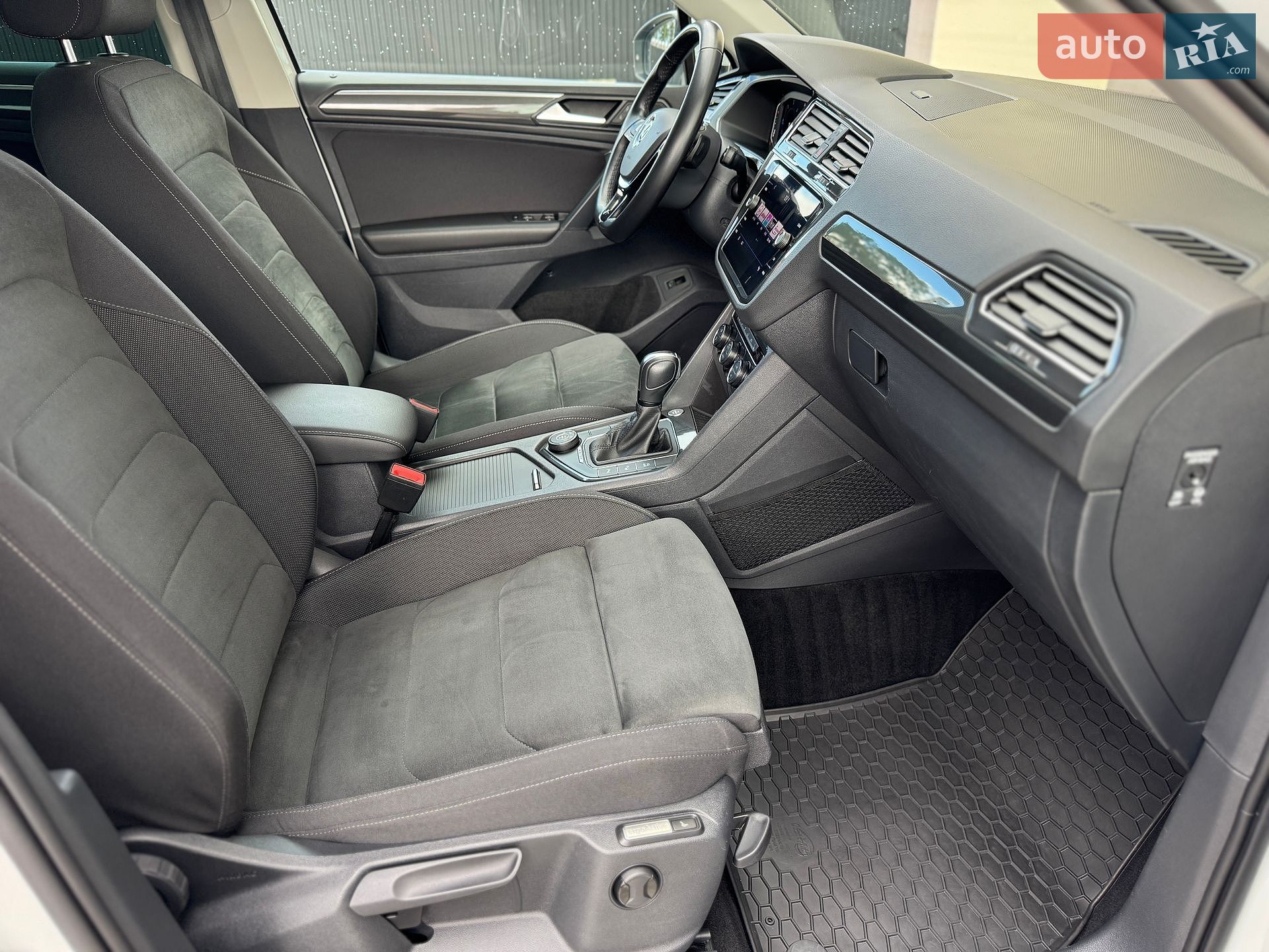 Volkswagen Tiguan 2019 VIN WVGZZZ5NZLW814441 фото оголошення 81 з 101