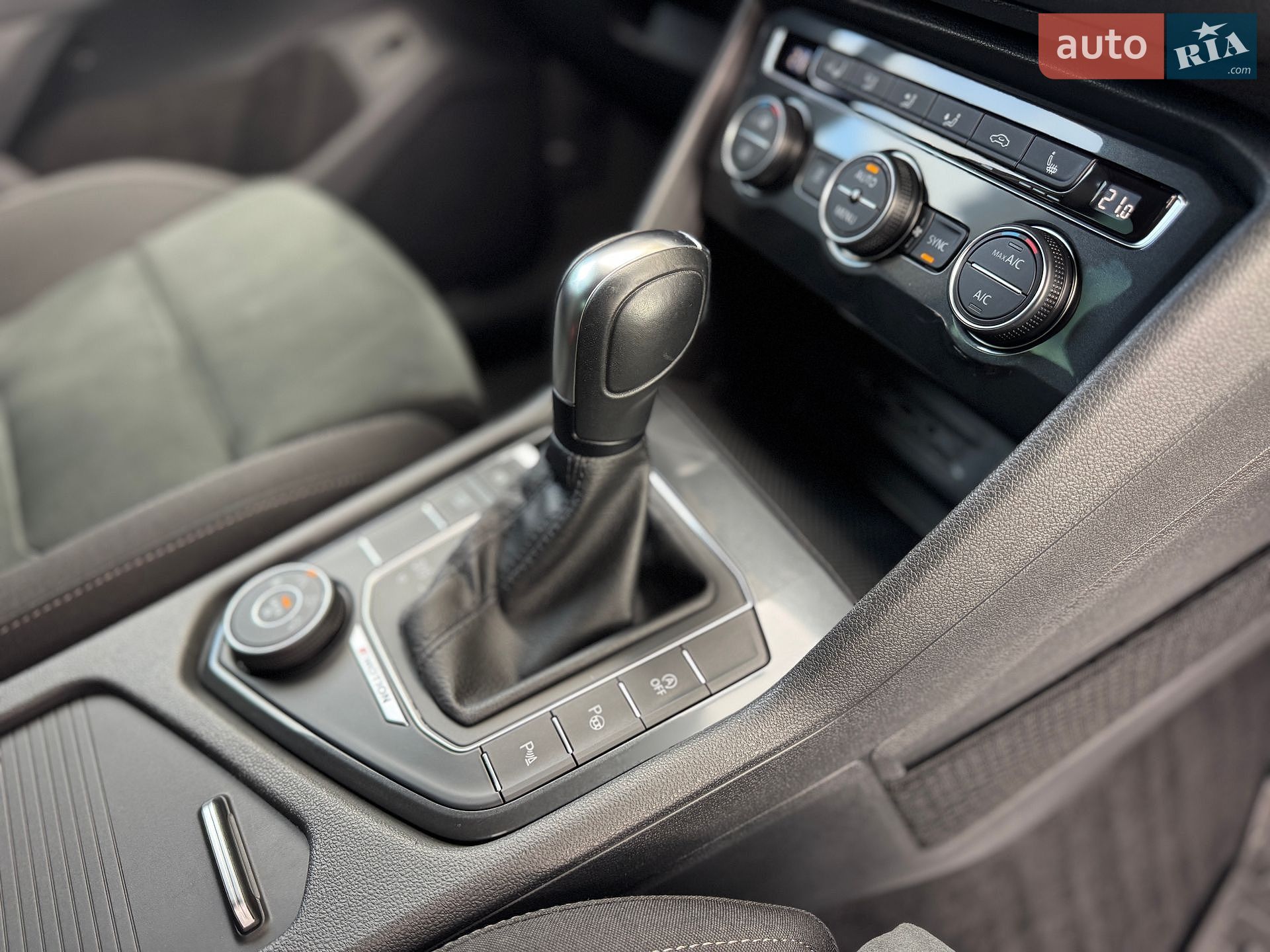 Volkswagen Tiguan 2019 VIN WVGZZZ5NZLW814441 фото оголошення 82 з 101