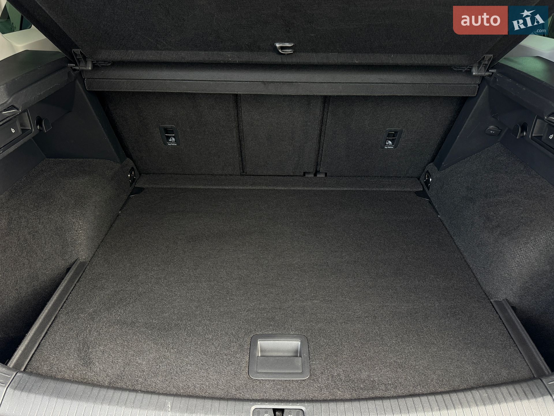 Volkswagen Tiguan 2019 VIN WVGZZZ5NZLW814441 фото оголошення 100 з 101