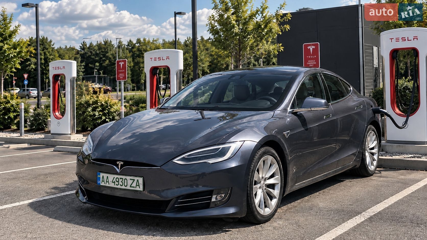 Tesla Model S 2019 VIN 5YJSA1E2XKF348317 фото оголошення 2 з 14
