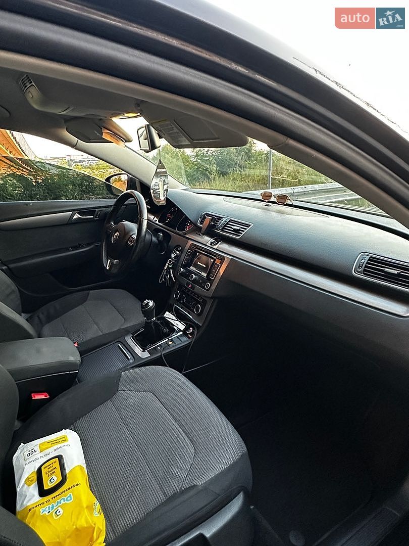 Volkswagen Passat 2011 VIN WVWZZZ3CZBP303033 фото оголошення 9 з 12