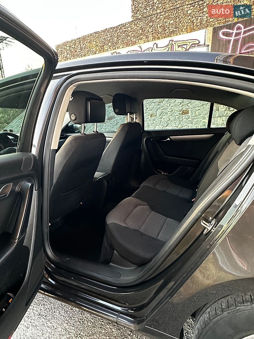 Volkswagen Passat 2011 VIN WVWZZZ3CZBP303033 фото оголошення 12 з 12