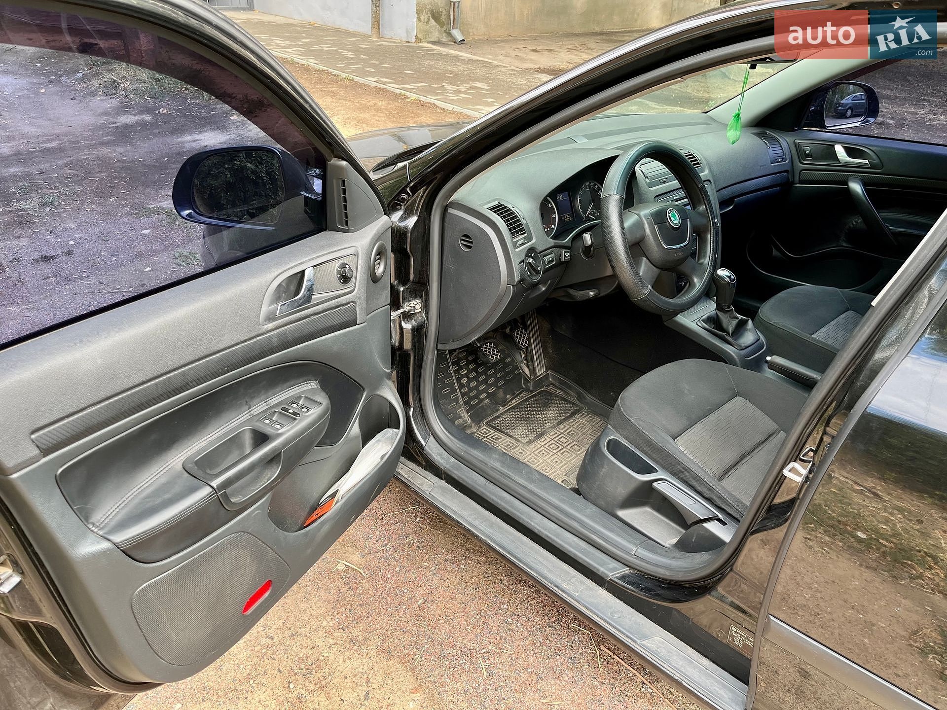 Skoda Octavia 2011 VIN Y6UCK41Z8CB153228 фото оголошення 9 з 17