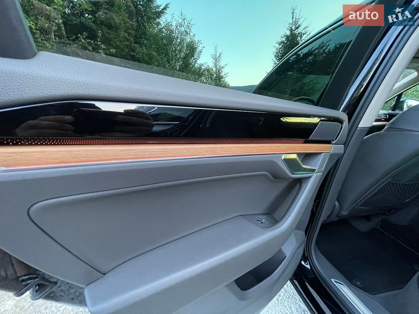 Volkswagen Touareg 2018 VIN WVGZZZCRZJD002067 фото оголошення 25 з 48