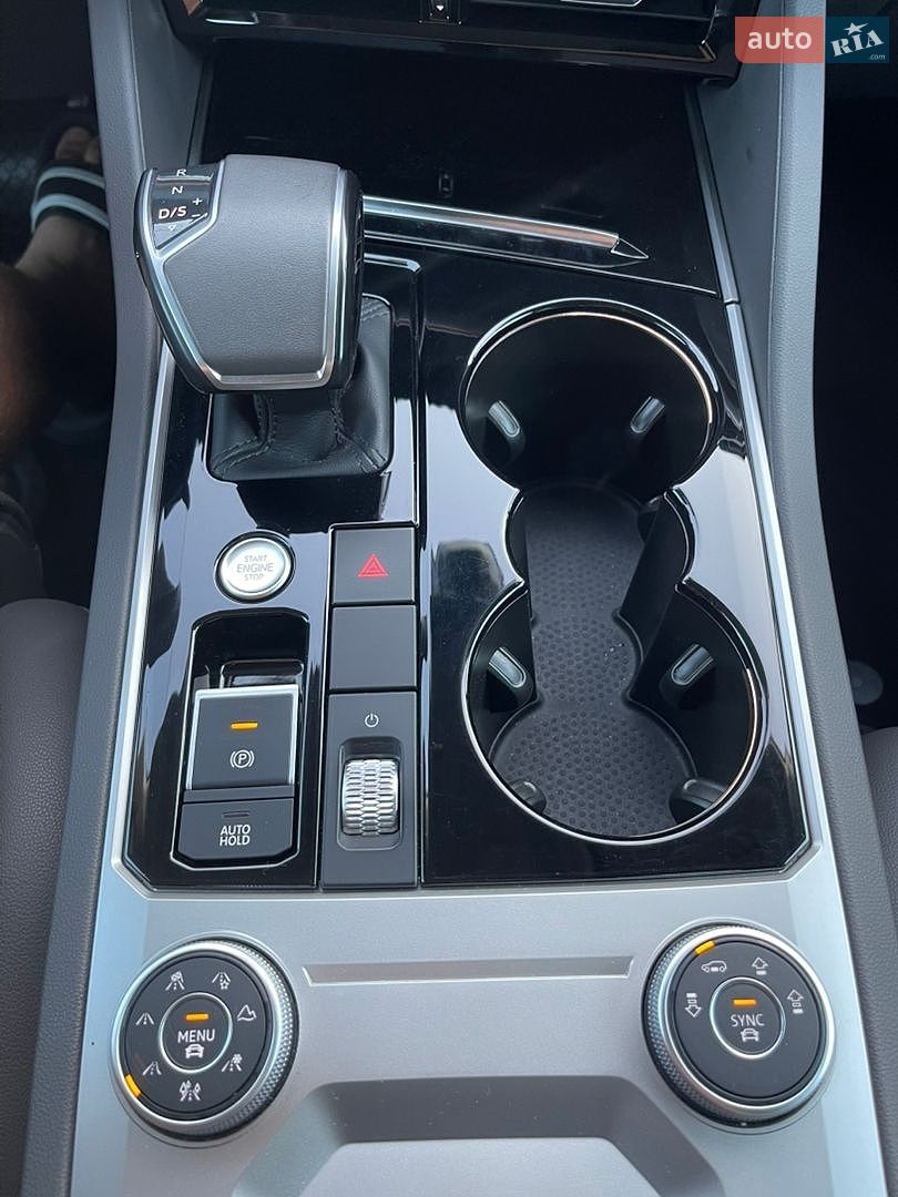 Volkswagen Touareg 2018 VIN WVGZZZCRZJD002067 фото оголошення 35 з 48