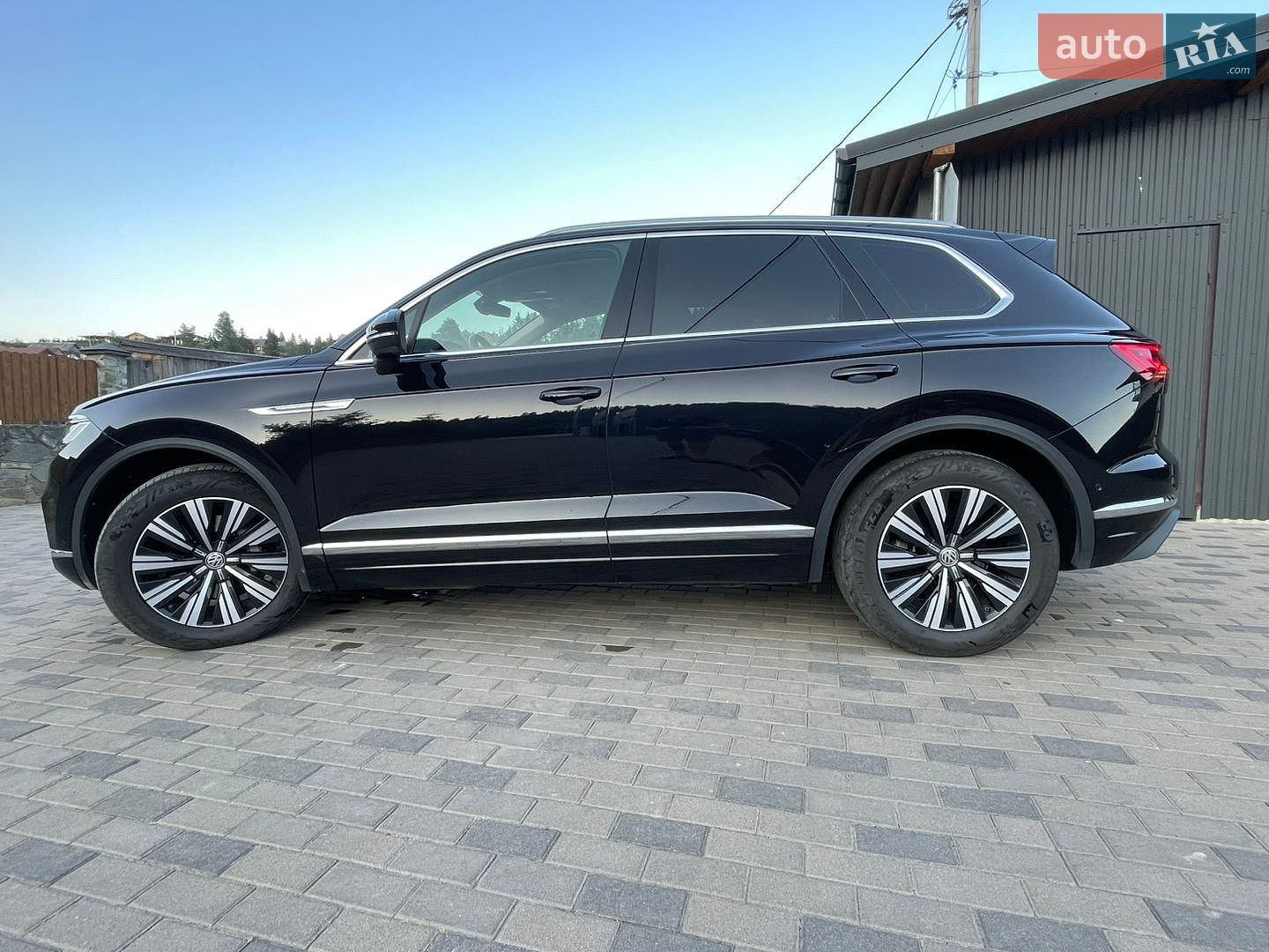 Volkswagen Touareg 2018 VIN WVGZZZCRZJD002067 фото оголошення 10 з 48