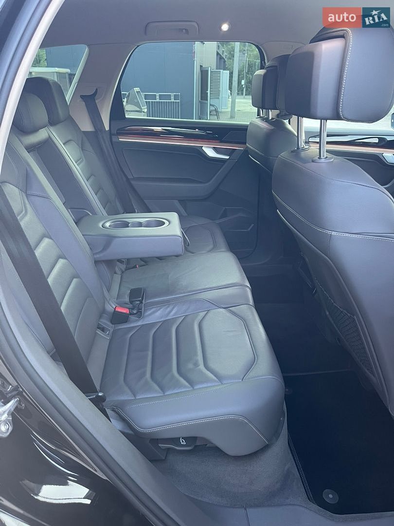 Volkswagen Touareg 2018 VIN WVGZZZCRZJD002067 фото оголошення 39 з 48