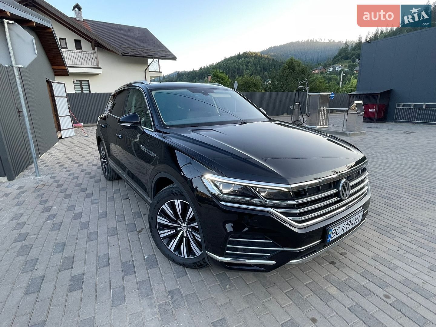 Volkswagen Touareg 2018 VIN WVGZZZCRZJD002067 фото оголошення 5 з 48