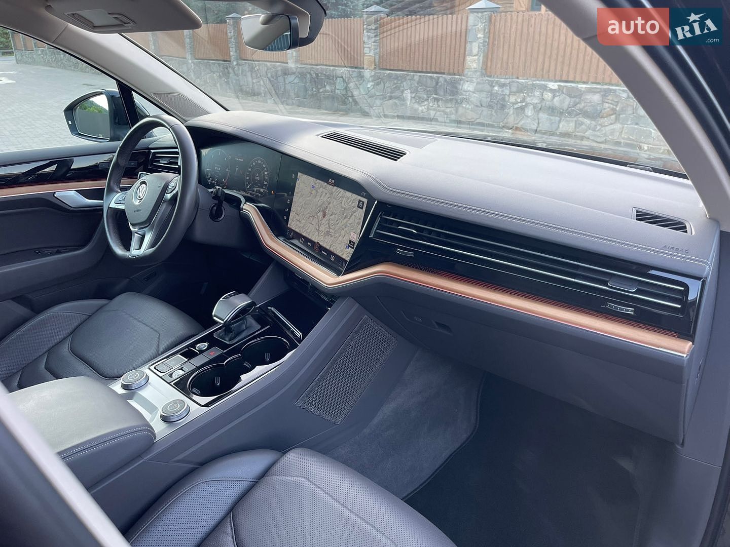 Volkswagen Touareg 2018 VIN WVGZZZCRZJD002067 фото оголошення 40 з 48