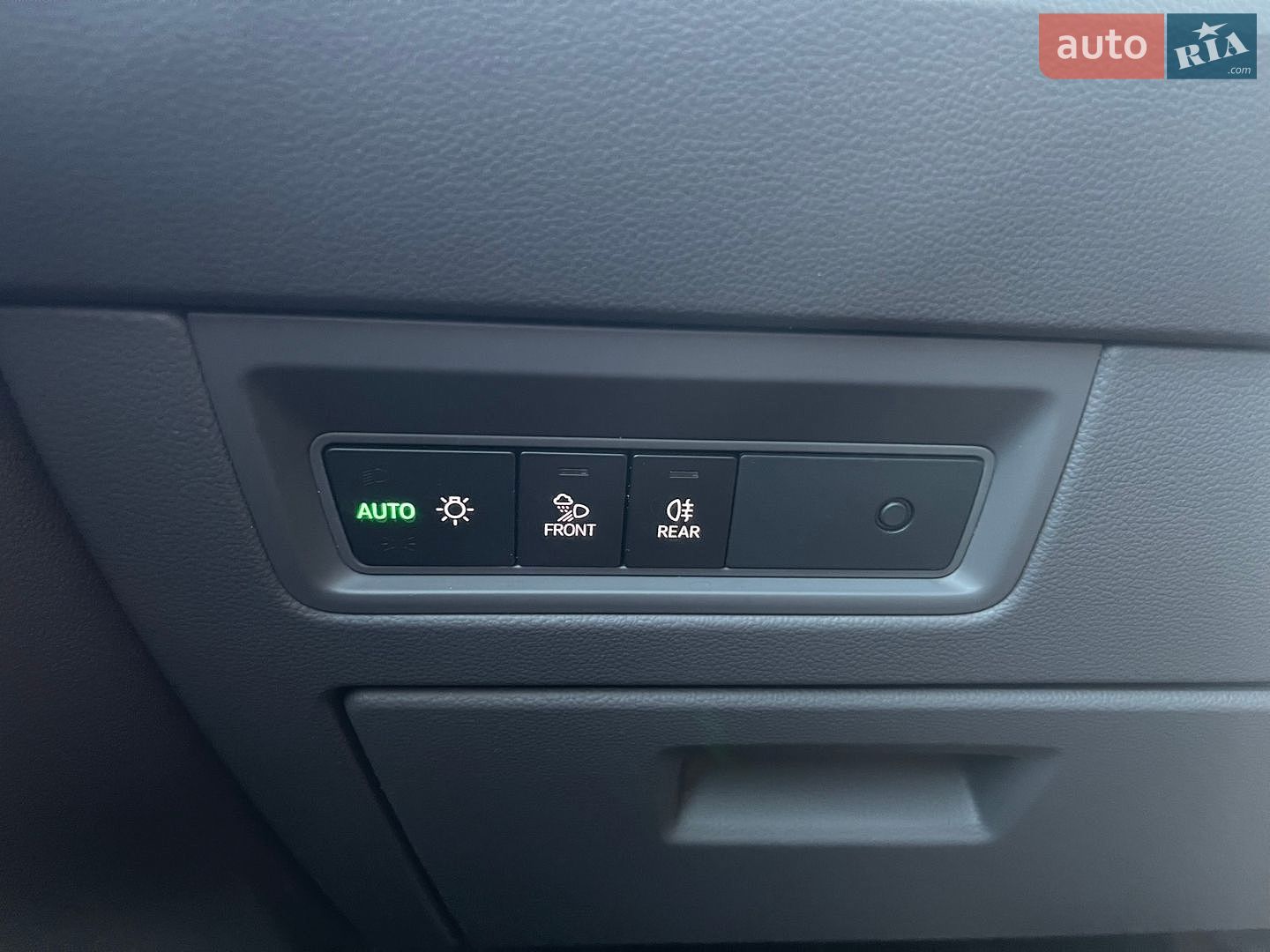 Volkswagen Touareg 2018 VIN WVGZZZCRZJD002067 фото оголошення 43 з 48