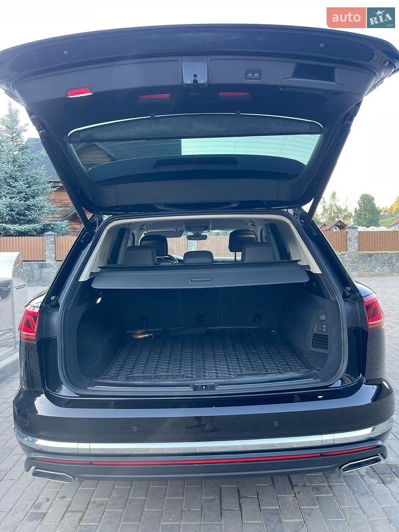 Volkswagen Touareg 2018 VIN WVGZZZCRZJD002067 фото оголошення 16 з 48